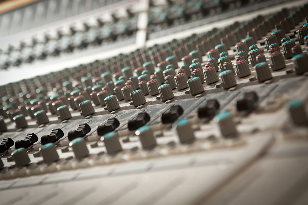 Mixing deck controls